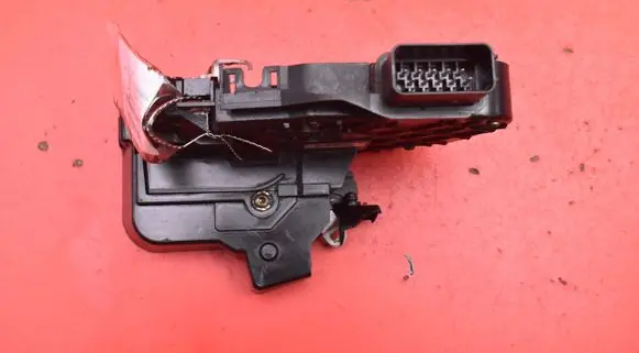 Volvo V50 Front door lock 30753664