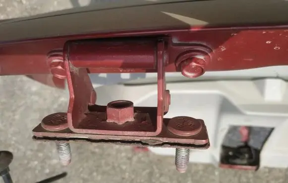 Dodge Caliber Tailgate/trunk/boot hinge