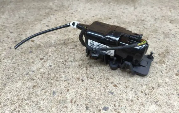 Audi A4 S4 B9 8W Seat adjustment motor 8W0881073 L0430800X