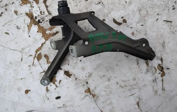 BMW 5 GT F07 Fender mounting bracket 