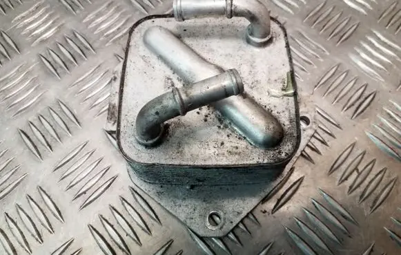Mazda 6 Oil filter mounting bracket