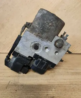 Subaru Forester SF ABS Pump B04923902332