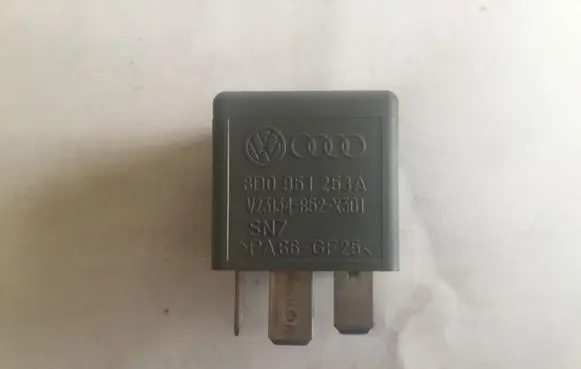 Skoda Octavia Mk2 (1Z) Other relay 8D0951253A