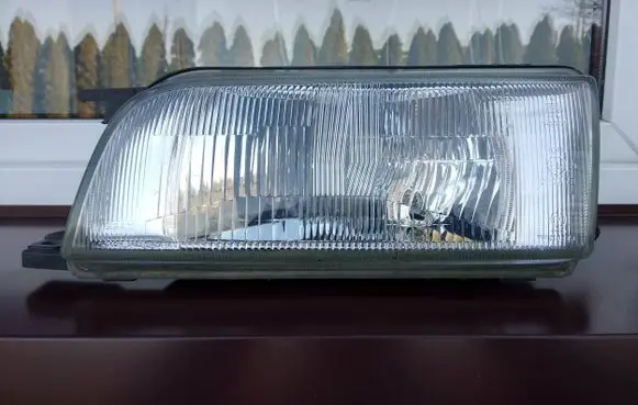 Nissan Sunny Headlight/headlamp