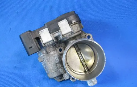 Volkswagen Golf VII Throttle valve 03C133062D 16390132