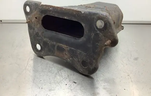 Lexus GS 300 350 430 450H Front bumper mounting bracket 