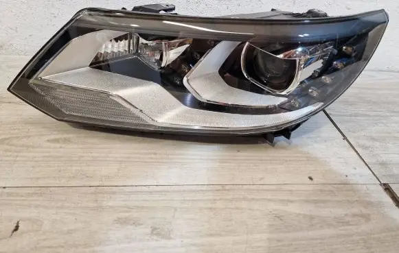 Volkswagen Tiguan Headlight/headlamp 5n1941033