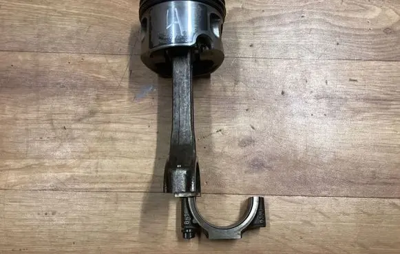 Volkswagen PASSAT B6 Piston with connecting rod 
