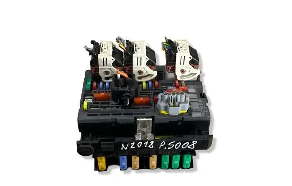 Peugeot 5008 BSM Control unit 9807028580