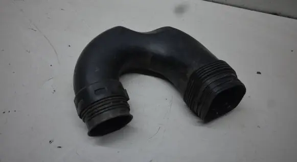 Volkswagen Tiguan Air intake duct part 5N0129618C