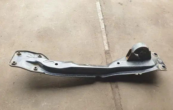 Nissan X-Trail T30 Front subframe