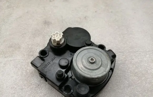 Toyota Avensis T270 Headlight level adjustment motor 8566333010 3700078515