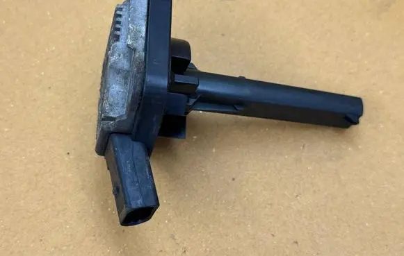 Volkswagen Touareg II Oil level sensor 6PR00807905 06E907660