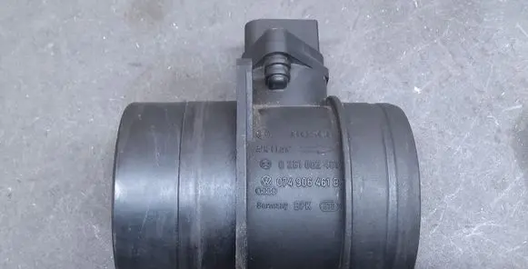 Volkswagen Golf V Mass air flow meter 074906461B 0281002461 20TDI