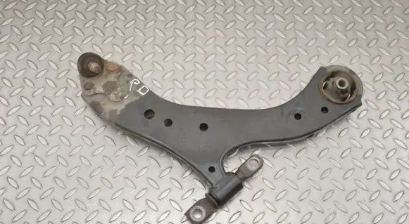 Lexus ES 250 - 300 - 330 Front lower control arm/wishbone