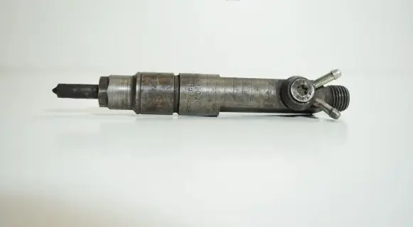 Audi A6 S6 C4 4A Fuel injector 046130201E