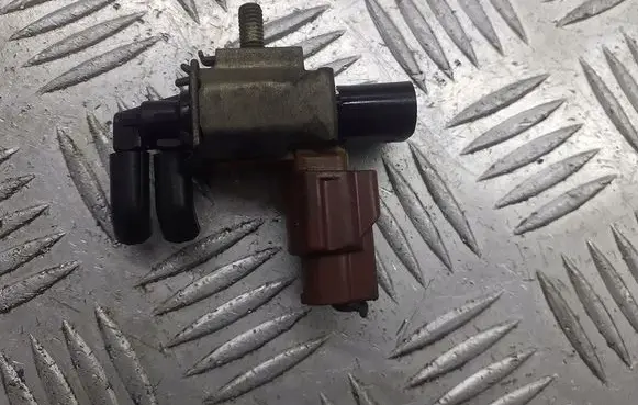 Mazda 5 Valve vacuum 