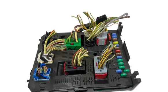 Citroen C4 I Fuse module 9664059180 281201948D 281208364