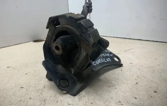 Toyota Corolla Verso AR10 Engine mount bracket