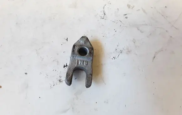 Opel Antara Fuel Injector clamp holder 8M1