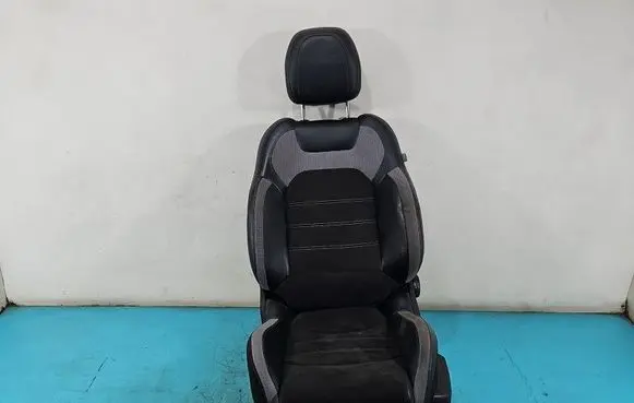 DS Automobiles 4 Front driver seat IMPRK1560143