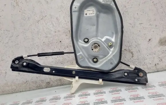 Volkswagen Jetta V Rear window lifting mechanism without motor 1K5839461