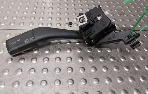 Skoda Octavia Mk2 (1Z) Indicator stalk S26383636 1K0953513