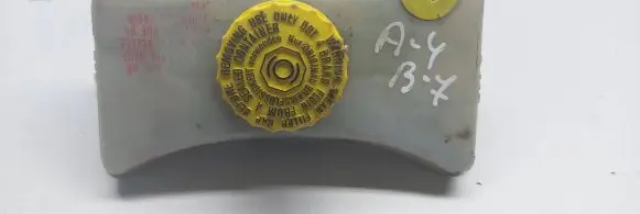 Brake fluid reservoir