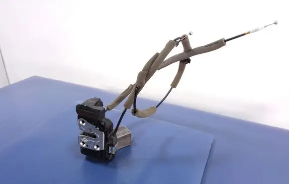 Renault Koleos II Front door lock