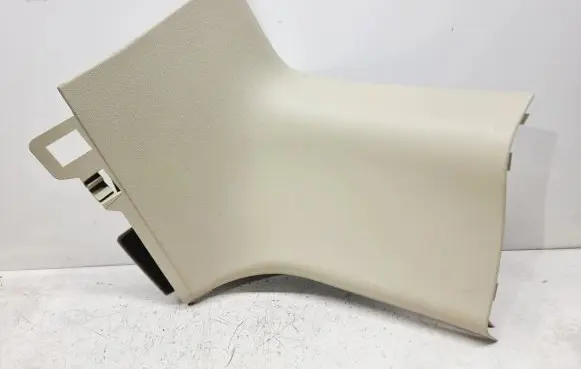 (D)pillar trim (top)