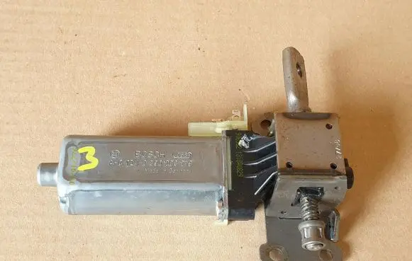 Volvo XC90 Seat adjustment motor 0390203219