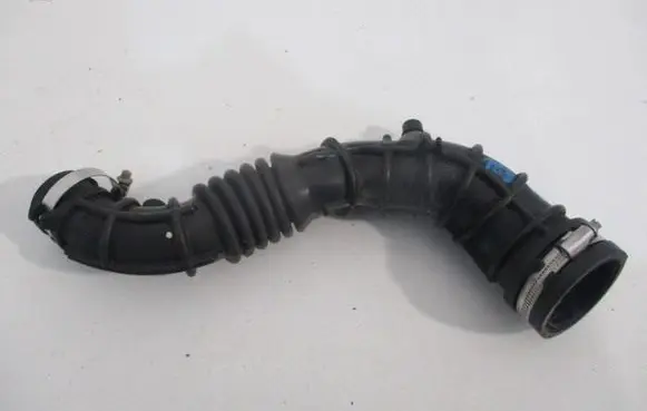 Renault Clio III Air intake duct part 8200500383