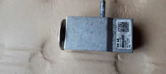 Audi A4 S4 B9 8W Air conditioning (A/C) expansion valve 8W0816679