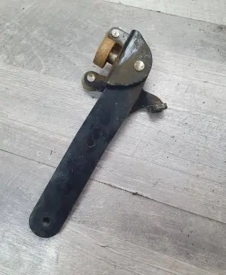 Volkswagen Caddy Sliding door lower roller guide/hinge 