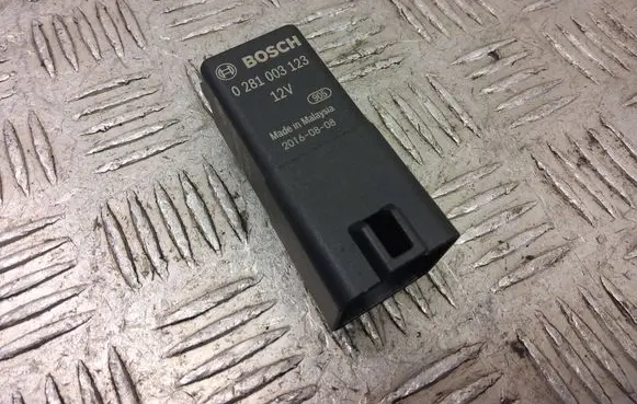 Land Rover Discovery 5 Glow plug pre-heat relay FX23-189E2-AC