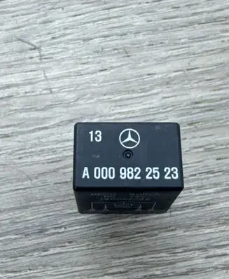 Mercedes-Benz C W205 Other relay A0009822523