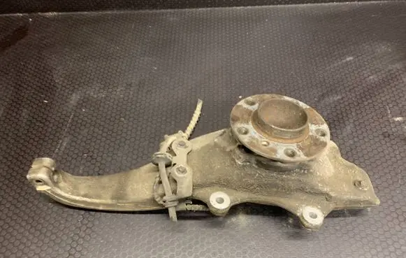 BMW 5 F10 F11 Front wheel hub spindle knuckle AIM9S1CU