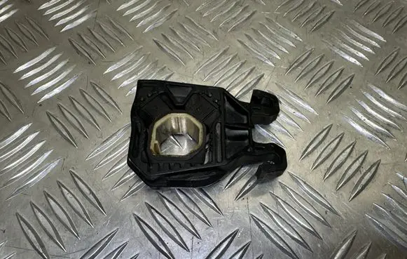 Volkswagen PASSAT B8 Radiator mount bracket 5Q0121367
