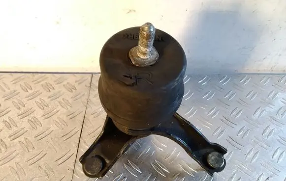 Lexus RX 450H Engine mount bracket
