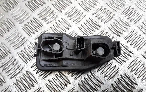 Nissan Qashqai Tail light bulb cover holder 89503174