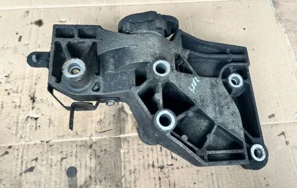 Opel Insignia A Generator/alternator bracket 55562863