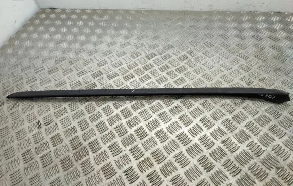 BMW 2 F45 Windshield trim