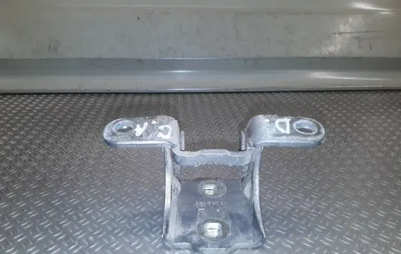 Opel Meriva B Rear door lower hinge 