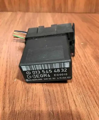 Mercedes-Benz E W124 Other relay 0135454832 898690000