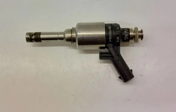 Audi A4 S4 B8 8K Fuel injector 06H906036H