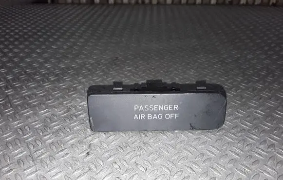 Passenger airbag on/off switch