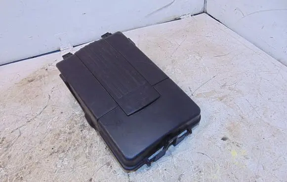 Volkswagen Jetta V Battery box tray cover/lid 1K0915443A