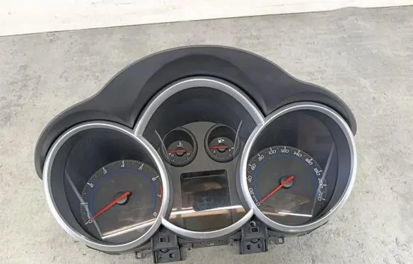 Chevrolet Cruze Speedometer (instrument cluster) 