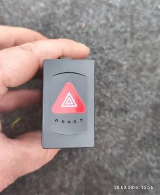 Volkswagen PASSAT B5.5 Hazard light switch BNT60D0T 247428624 244286240323