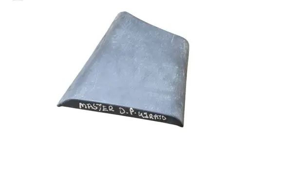 Rear fender molding trim